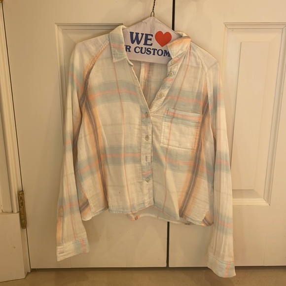 Iight patterned button down - Picture 1 of 2